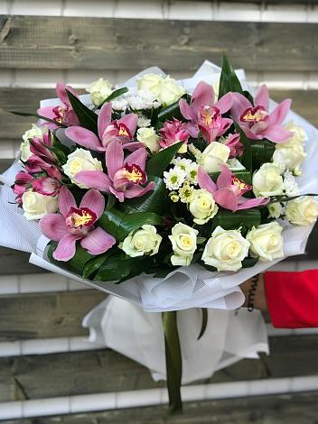 Букет цветов из: Розы и Хризантемы в Калашниково
