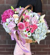 Композиция солнечный день в Калашниково Цветочная композиция из Розы, Хризантемы, Пионы и Лизиантусы в корзине в Калашниково