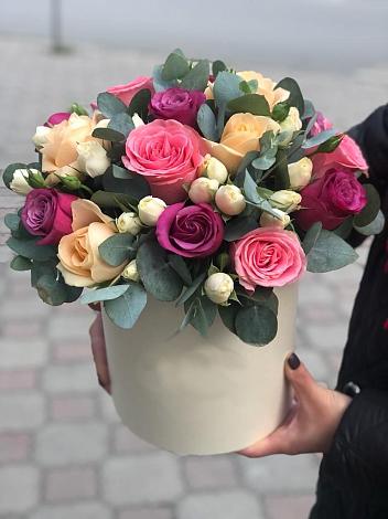 Цветочная композиция из Розы в шляпной коробке в Калашниково