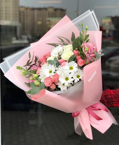 Букет цветов из: Розы, Лизиантусы и Хризантемы в Калашниково